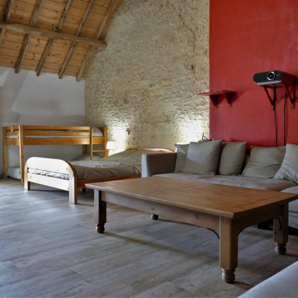 Vue du lit de chambre d'hôte la Familiale à la Grande Combe.